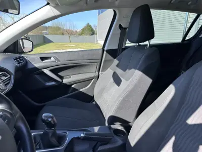 Peugeot 308 2018 - 12500 EUR, 280000 km - AUTO.MOTO.pt - 280000km - foto 31 de 41