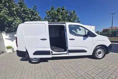 Peugeot Partner 2022 - 14850 EUR, 98726 km - AUTO.MOTO.pt - 98726km - foto 25 de 40