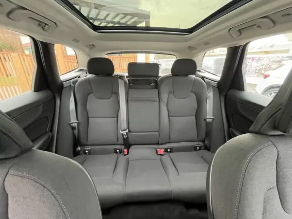 Volvo XC 60 2020 - 32750 EUR, 141000 km - AUTO.MOTO.pt - 141000km - foto 31 de 51