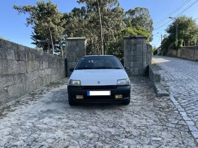 Renault Clio 1993 - 3900 EUR, 283000 km - AUTO.MOTO.pt - 283000km - foto 6 de 39