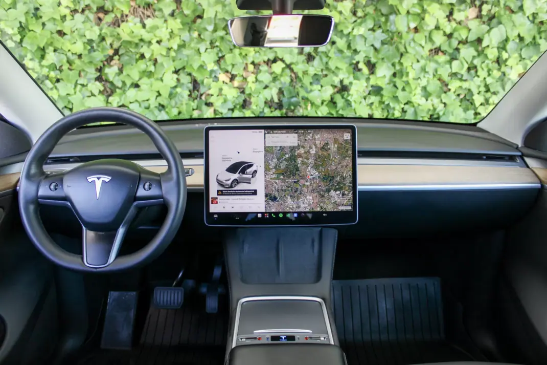 Tesla Model Y 2023 - 36900 EUR, 90000 km - 90000km - foto 17 de 20
