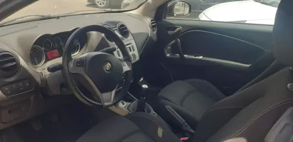 Alfa Romeo MiTo 2012 - 7750 EUR, 171000 km - AUTO.MOTO.pt - 171000km - foto 9 de 14