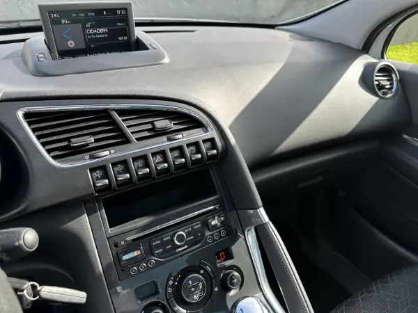 Peugeot 3008 2014 - 8400 EUR, 220000 km - AUTO.MOTO.pt - 220000km - foto 42 de 62