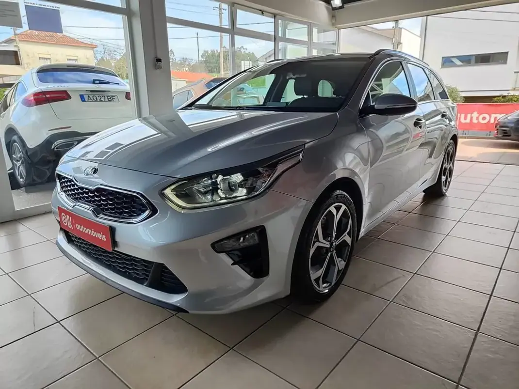 Kia Ceed SW 2019 - 18250 EUR, 70500 km - AUTO.MOTO.pt - 70500km - foto 5 de 35