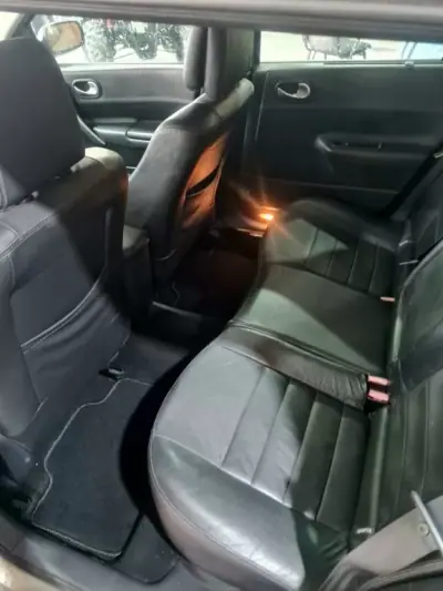 Renault Mégane Break 2007 - 5900 EUR, 187000 km - AUTO.MOTO.pt - 187000km - foto 12 de 16