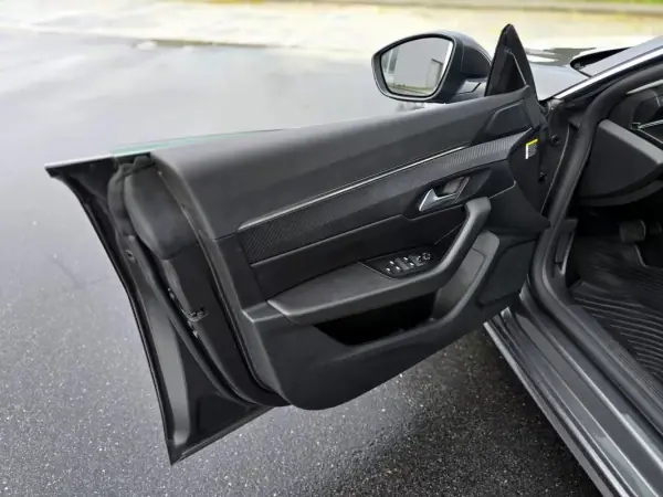 Peugeot 508 SW 2021 - 15750 EUR, 170000 km - AUTO.MOTO.pt - 170000km - foto 15 de 32