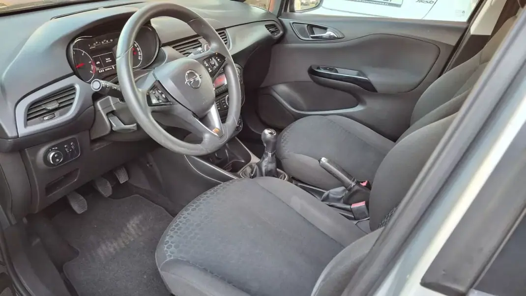 Opel Corsa 2016 - 7990 EUR, 204000 km - AUTO.MOTO.pt - 204000km - foto 5 de 9