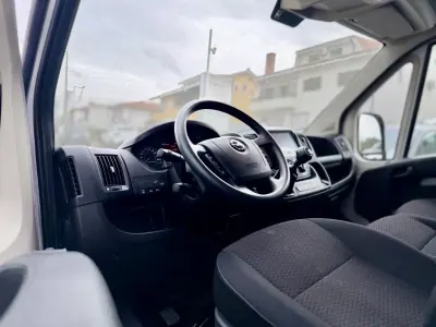 Opel 2023 - 28450 EUR, 75000 km - AUTO.MOTO.pt - 75000km - foto 9 de 20