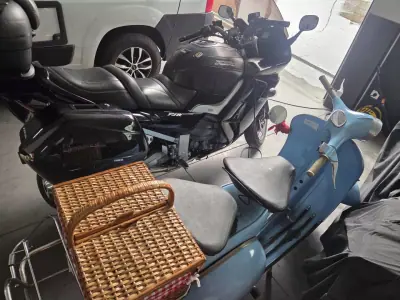 Yamaha FJR 1300ES 2006 - 4500 EUR, 1 km - AUTO.MOTO.pt - 1km - foto 5 de 6