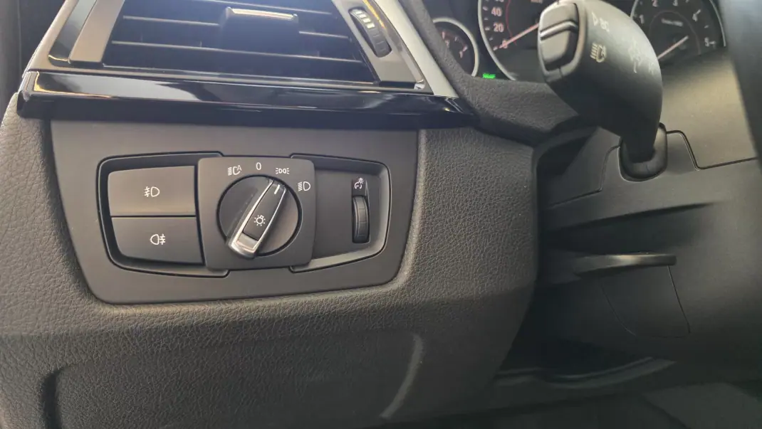 BMW 418 Gran Coupé 2015 - 16900 EUR, 272963 km - AUTO.MOTO.pt - 272963km - foto 36 de 64