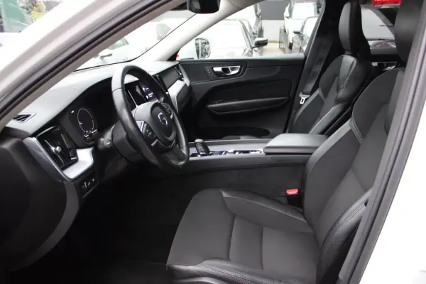Volvo XC 60 2021 - 31900 EUR, 121360 km - AUTO.MOTO.pt - 121360km - foto 7 de 22