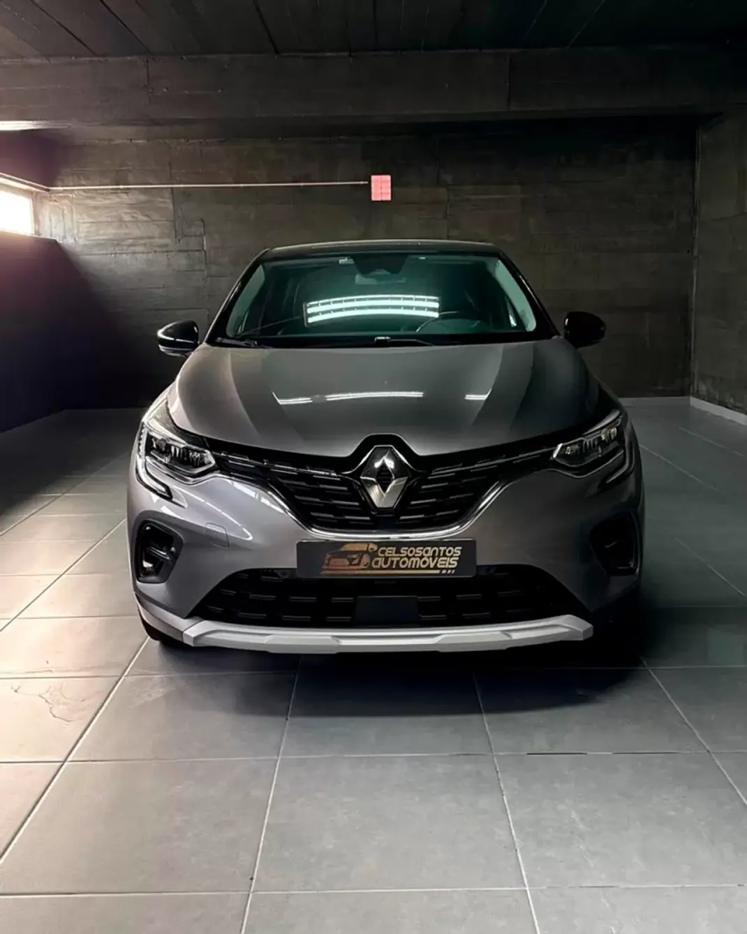 Renault Captur 2023 - 17200 EUR, 55000 km - AUTO.MOTO.pt - 55000km - foto 3 de 19