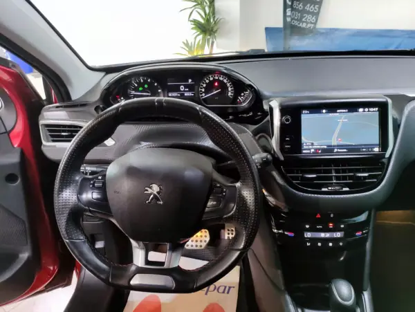 Peugeot 208 2018 - 12490 EUR, 61000 km - AUTO.MOTO.pt - 61000km - foto 13 de 28