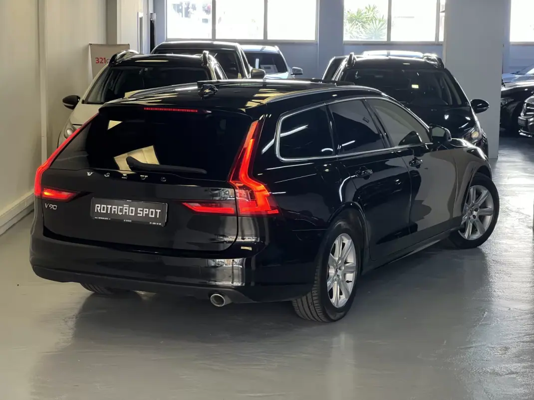 Volvo V90 2018 - 27490 EUR, 160000 km - AUTO.MOTO.pt - 160000km - foto 2 de 53