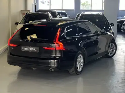 Volvo V90 2018 - 27490 EUR, 160000 km - AUTO.MOTO.pt - 160000km - foto 2 de 53