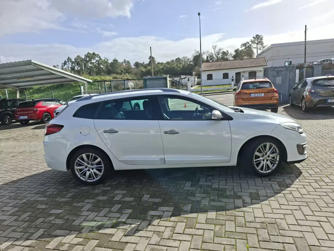 Renault Mégane Sport Tourer 2014 - 11500 EUR, 130900 km - AUTO.MOTO.pt - 130900km - foto 5 de 28