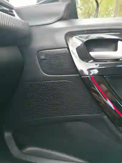 Peugeot 208 2016 - 10999 EUR, 139500 km - AUTO.MOTO.pt - 139500km - foto 9 de 9