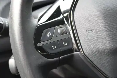 Peugeot 2008 2021 - 18700 EUR, 48176 km - AUTO.MOTO.pt - 48176km - foto 12 de 32