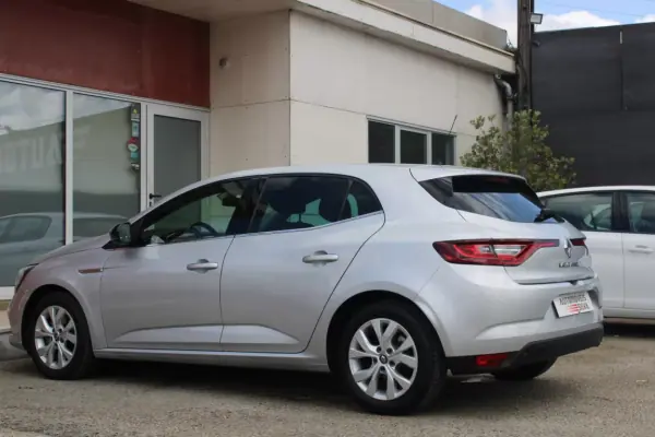 Renault Mégane 2020 - 13990 EUR, 180000 km - AUTO.MOTO.pt - 180000km - foto 12 de 29