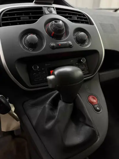 Renault Kangoo 2018 - 9500 EUR, 52400 km - AUTO.MOTO.pt - 52400km - foto 14 de 18