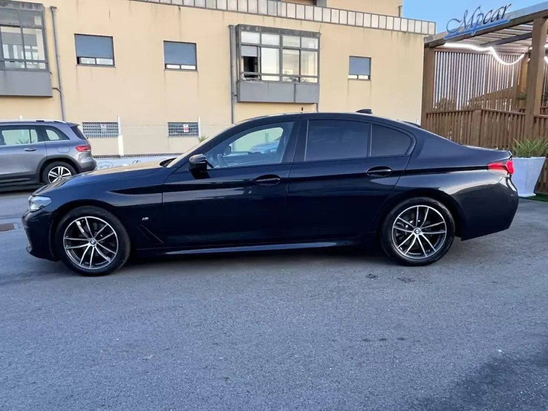 BMW 520 2022 - 33950 EUR, 124000 km - AUTO.MOTO.pt - 124000km - foto 8 de 45