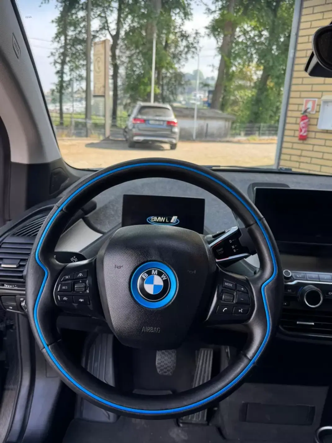 BMW i3 2020 - 21900 EUR, 128400 km - AUTO.MOTO.pt - 128400km - foto 9 de 13