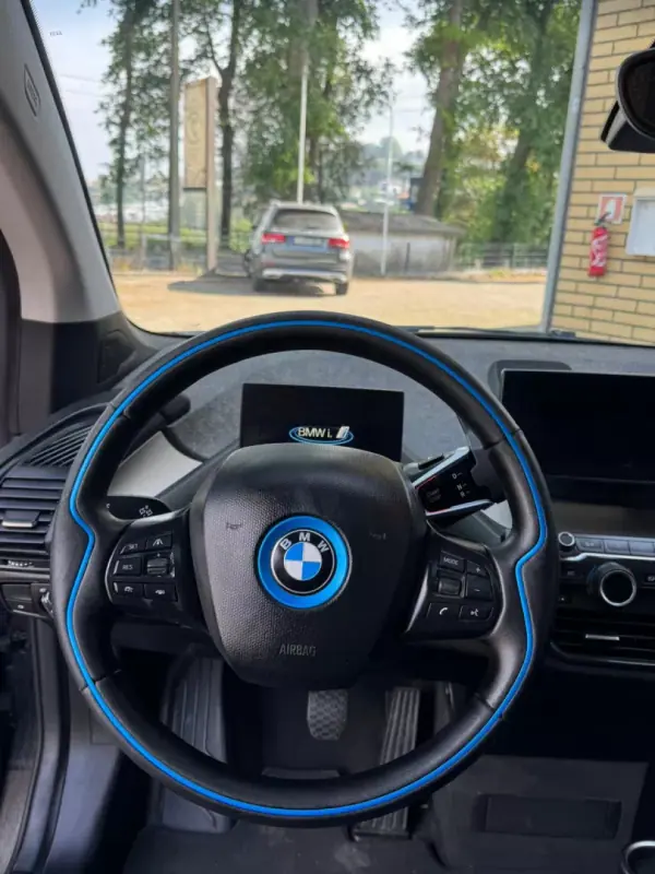 BMW i3 2020 - 21900 EUR, 128400 km - AUTO.MOTO.pt - 128400km - foto 9 de 13