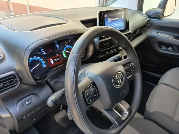 Toyota Proace Verso Electric 2022 - 17990 EUR, 78900 km - AUTO.MOTO.pt - 78900km - foto 22 de 22