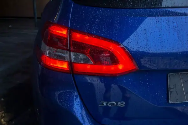 Peugeot 308 SW 2019 - 8900 EUR, 268213 km - AUTO.MOTO.pt - 268213km - foto 11 de 34
