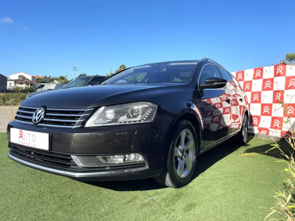 Volkswagen Passat Variant 2011 - 7990 EUR, 236645 km - AUTO.MOTO.pt - 236645km - foto 6 de 24