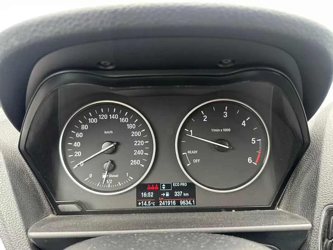 BMW 116 2015 - 10900 EUR, 241916 km - 241916km - foto 8 de 10