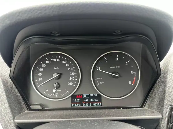 BMW 116 2015 - 10900 EUR, 241916 km - AUTO.MOTO.pt - 241916km - foto 8 de 10