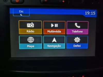 Dacia Sandero 2016 - 10499 EUR, 31976 km - AUTO.MOTO.pt - 31976km - foto 19 de 26