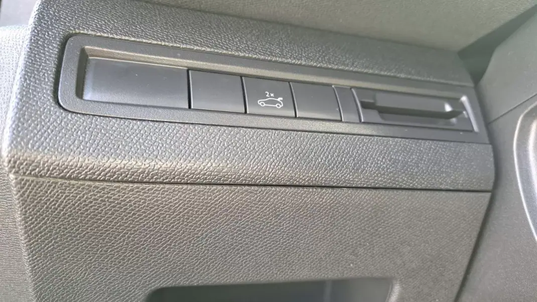 Peugeot 3008 2018 - 19900 EUR, 156128 km - 156128km - foto 43 de 49
