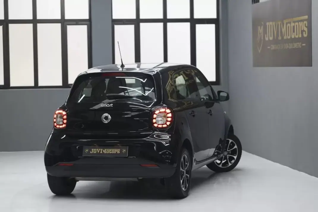Smart ForFour 2015 - 9500 EUR, 155670 km - AUTO.MOTO.pt - 155670km - foto 30 de 36