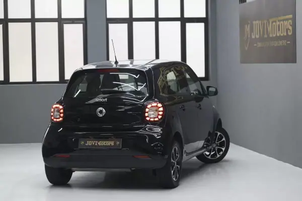 Smart ForFour 2015 - 9500 EUR, 155670 km - AUTO.MOTO.pt - 155670km - foto 30 de 36