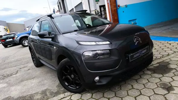 Citroën C4 Cactus 2015 - 10500 EUR, 161000 km - AUTO.MOTO.pt - 161000km - foto 8 de 17