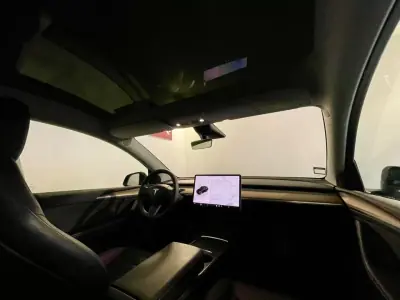 Tesla Model Y 2024 - 38500 EUR, 68000 km - AUTO.MOTO.pt - 68000km - foto 3 de 43