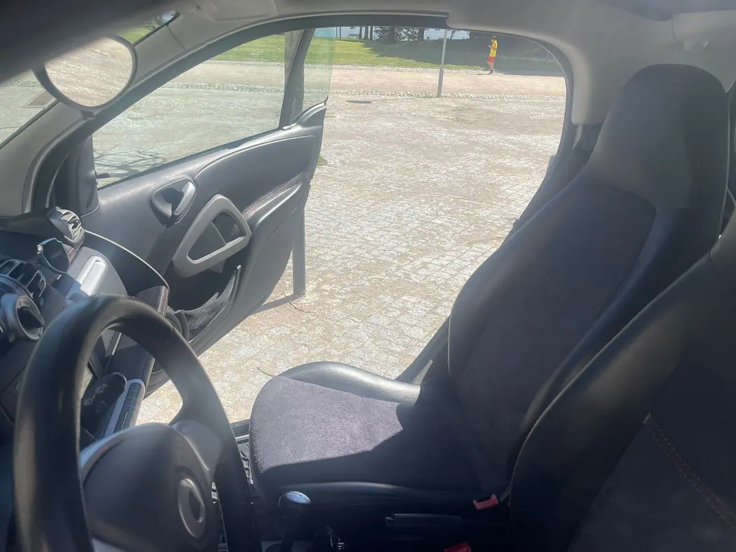 Smart ForTwo Coupé 2011 - 6750 EUR, 93999 km - AUTO.MOTO.pt - 93999km - foto 10 de 15