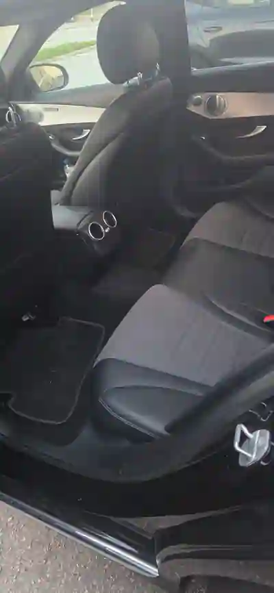 Mercedes-Benz C 300 2020 - 23400 EUR, 186000 km - AUTO.MOTO.pt - 186000km - foto 3 de 14