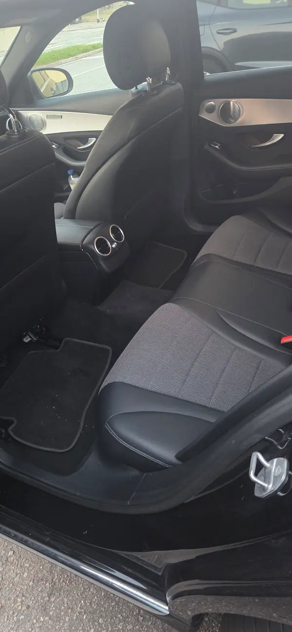 Mercedes-Benz C 300 2020 - 23400 EUR, 186000 km - AUTO.MOTO.pt - 186000km - foto 3 de 14