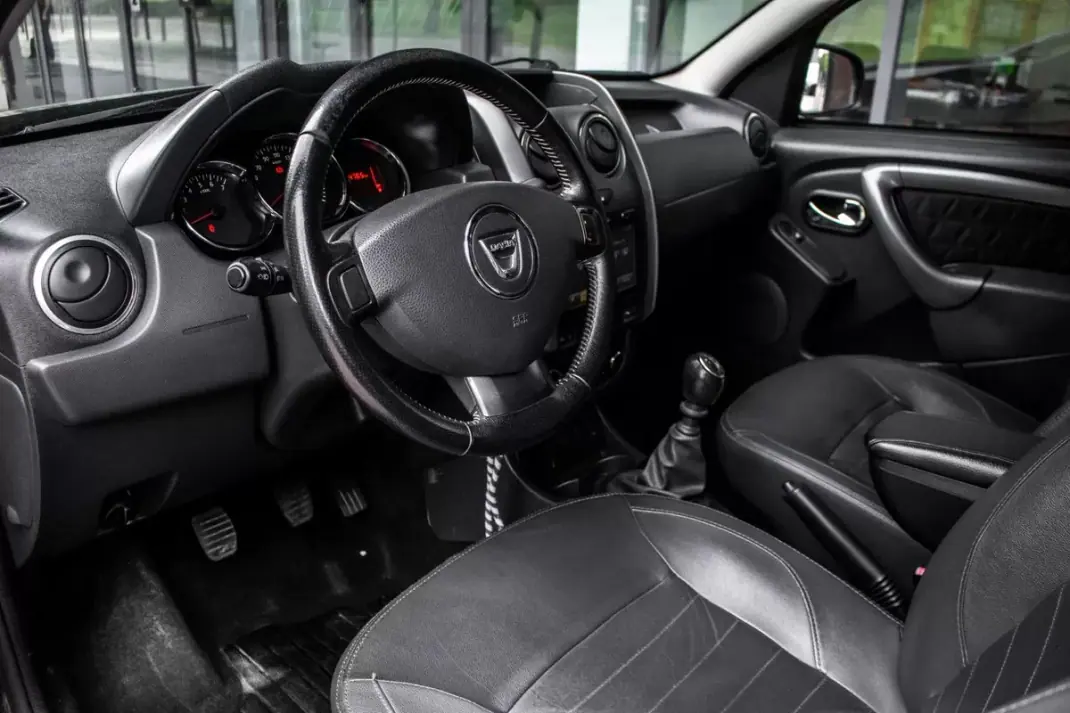 Dacia Duster 2014 - 10490 EUR, 134765 km - AUTO.MOTO.pt - 134765km - foto 21 de 36