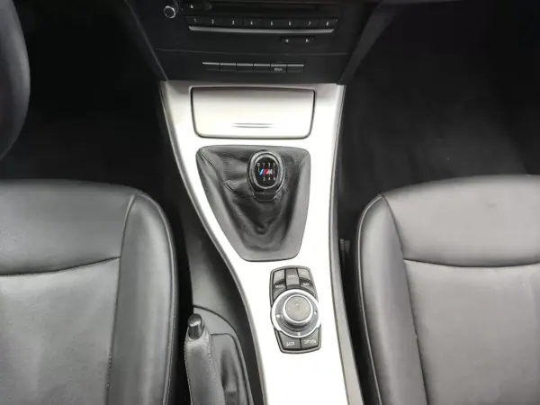 BMW 318 2010 - 8900 EUR, 360000 km - AUTO.MOTO.pt - 360000km - foto 25 de 27