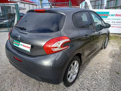 Peugeot 208 2015 - 7450 EUR, 116512 km - AUTO.MOTO.pt - 116512km - foto 7 de 23