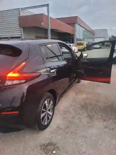Nissan Leaf 2021 - 18000 EUR, 23400 km - AUTO.MOTO.pt - 23400km - foto 6 de 11