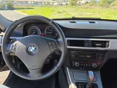 BMW 320 2009 - 8990 EUR, 225750 km - AUTO.MOTO.pt - 225750km - foto 10 de 11