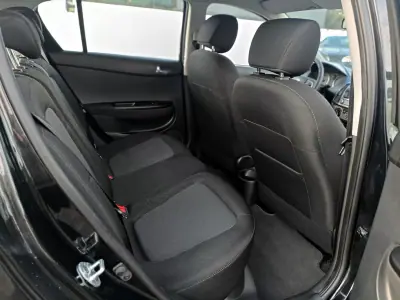 Hyundai i20 2012 - 7490 EUR, 172563 km - AUTO.MOTO.pt - 172563km - foto 17 de 23