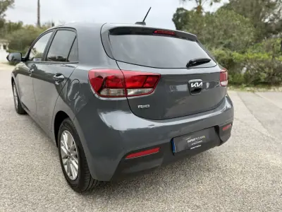 Kia Rio 2023 - 14999 EUR, 30000 km - AUTO.MOTO.pt - 30000km - foto 8 de 13