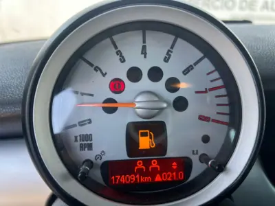 MINI One 2008 - 5500 EUR, 174000 km - AUTO.MOTO.pt - 174000km - foto 11 de 13
