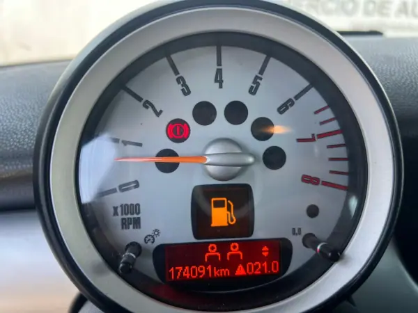 MINI One 2008 - 5500 EUR, 174000 km - AUTO.MOTO.pt - 174000km - foto 11 de 13